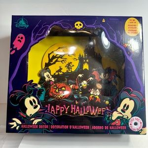 NWT. Mickey Mouse and Friends Halloween light-up decoration. 3D, die-cut sign
